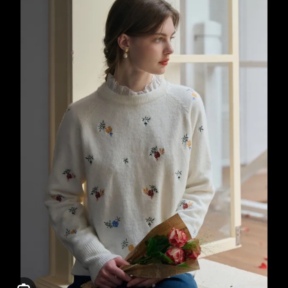 Simple Retro Melody Floral Embroidery Raglan Sleeve Sweater, Sise S